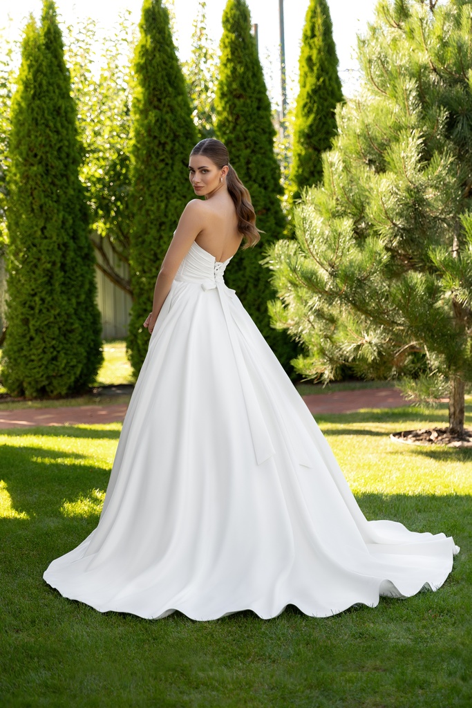 NM0008 ivory
