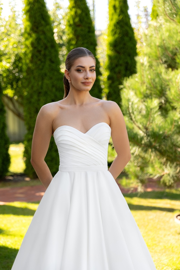 NM0008 ivory