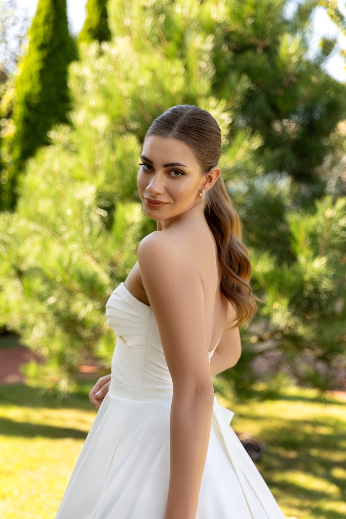 NM0008 ivory