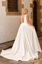 1086 Curvy ivory