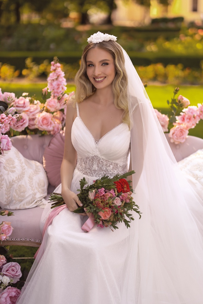 V09 veil with wreath